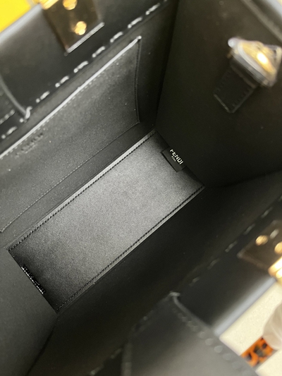 フェンディバッグ角部分ディテール